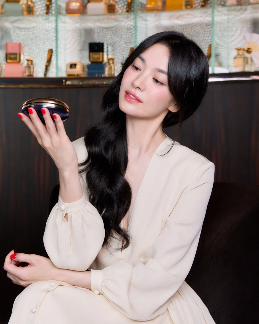 송혜교, 우아하게 고혹적이게…요트 위 여신 (포토)
