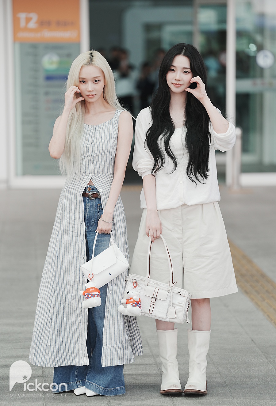 카리나·윈터가 말아주는 '흑금 비주얼' (포토)