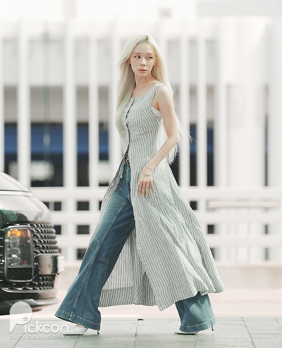 에스파 윈터, 화사한 백금발에도 돋보이는 백옥피부 (포토)