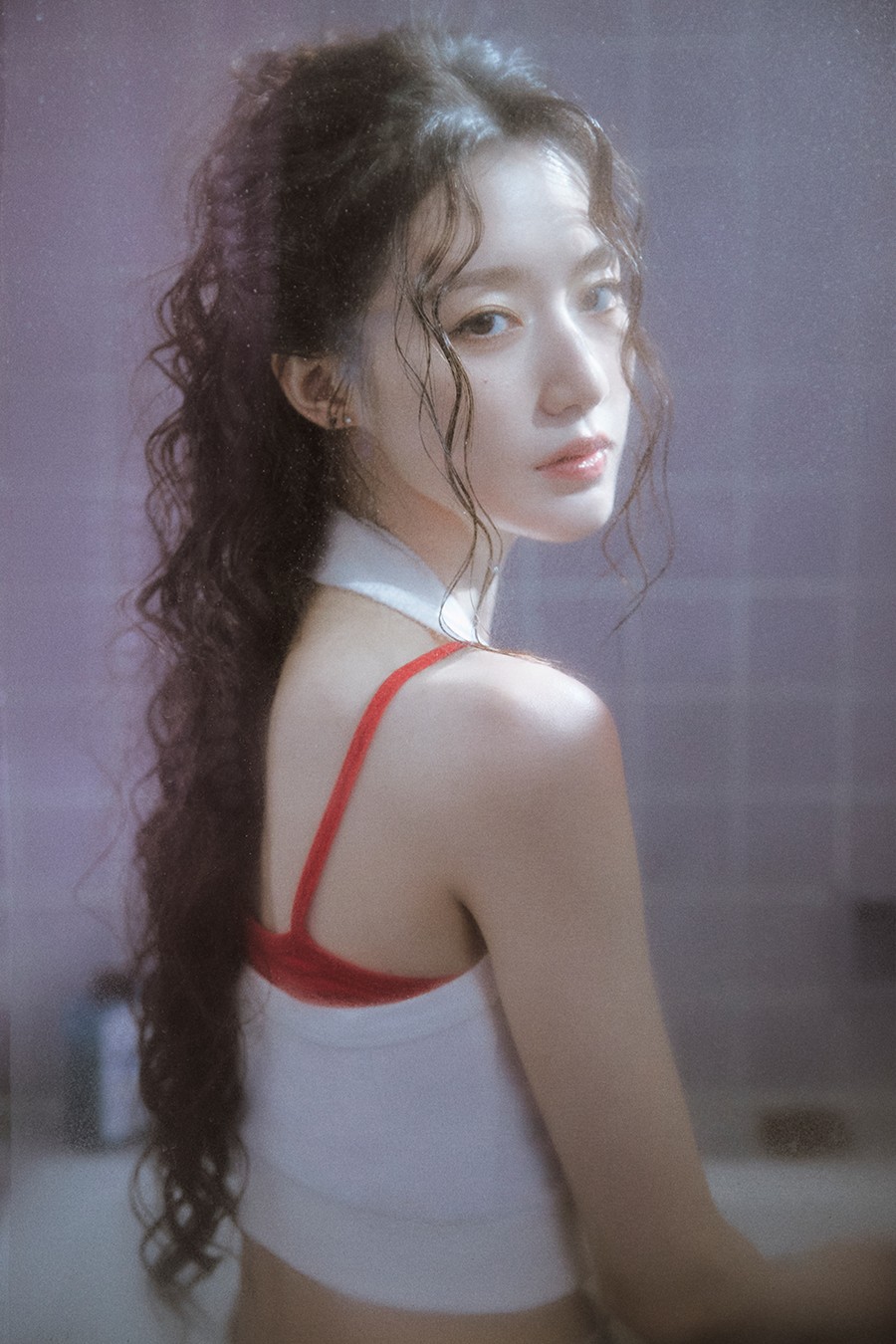 '7월 6일 컴백' 아이들, 새 앨범 첫 콘셉트 포토 공개…여름 감성 담았다