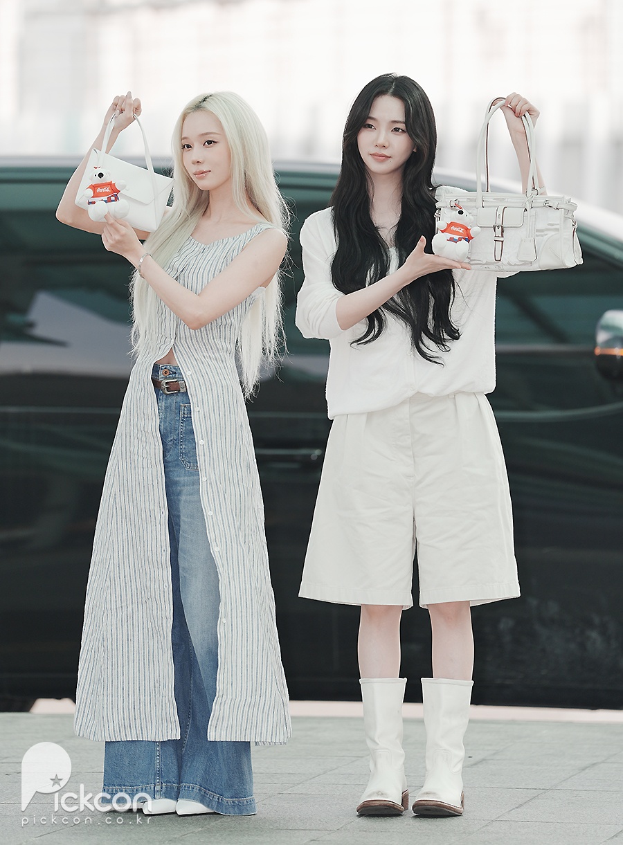 뾰루지가 슬펐던 카리나, 윈터와 극과 극 표정 완성 (포토)