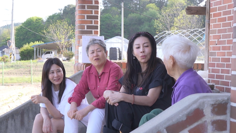 황신혜, 평균 연령 85세 경로당에서…\