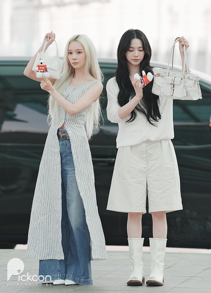 뾰루지가 슬펐던 카리나, 윈터와 극과 극 표정 완성 (포토)