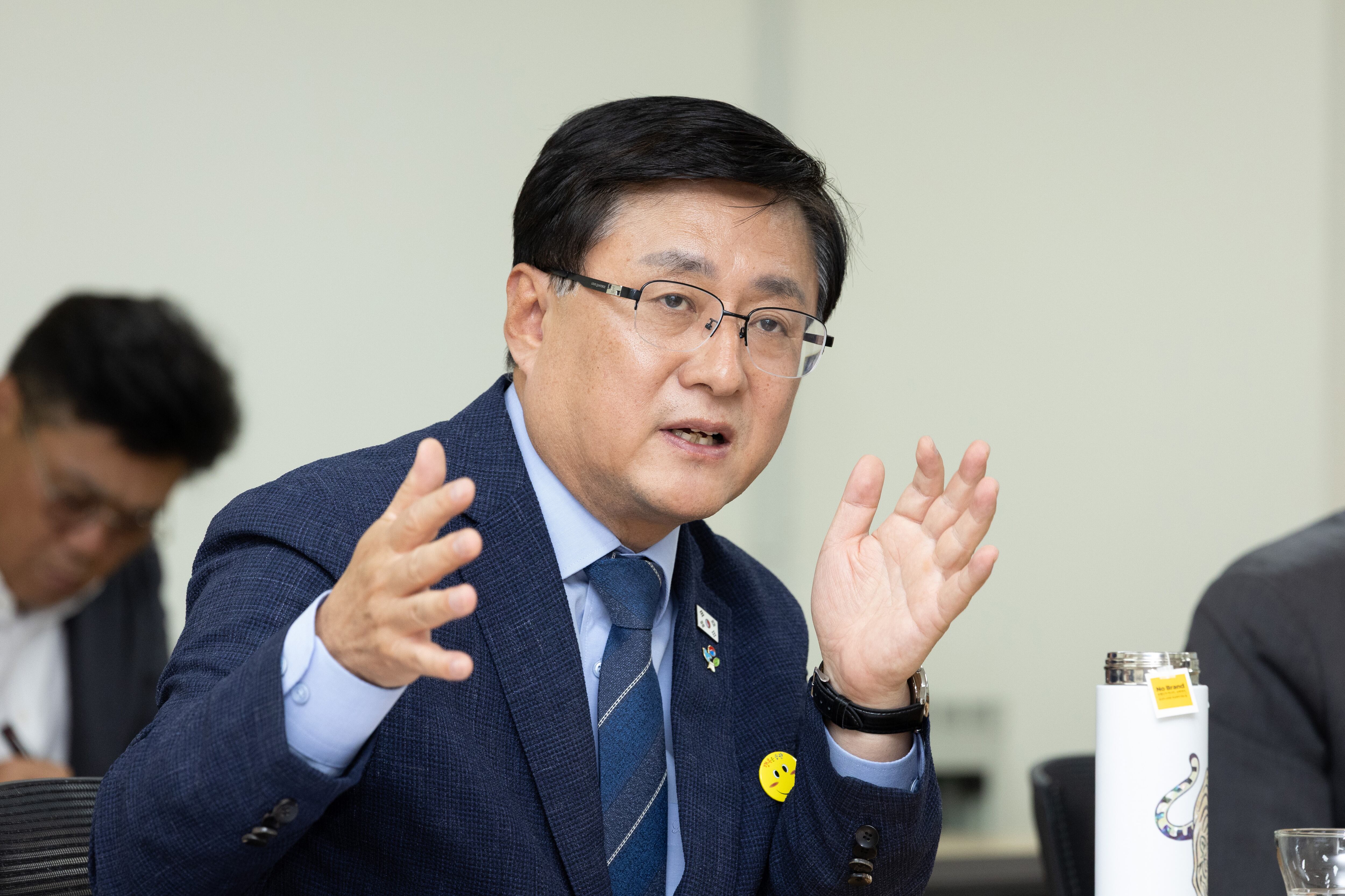김성환 기후에너지환경부 장관이 2일 서울 중구 명동성당에서 열린 종교환경회의 간담회에 참석해 발언하고 있다. /기후에너지환경부 제공