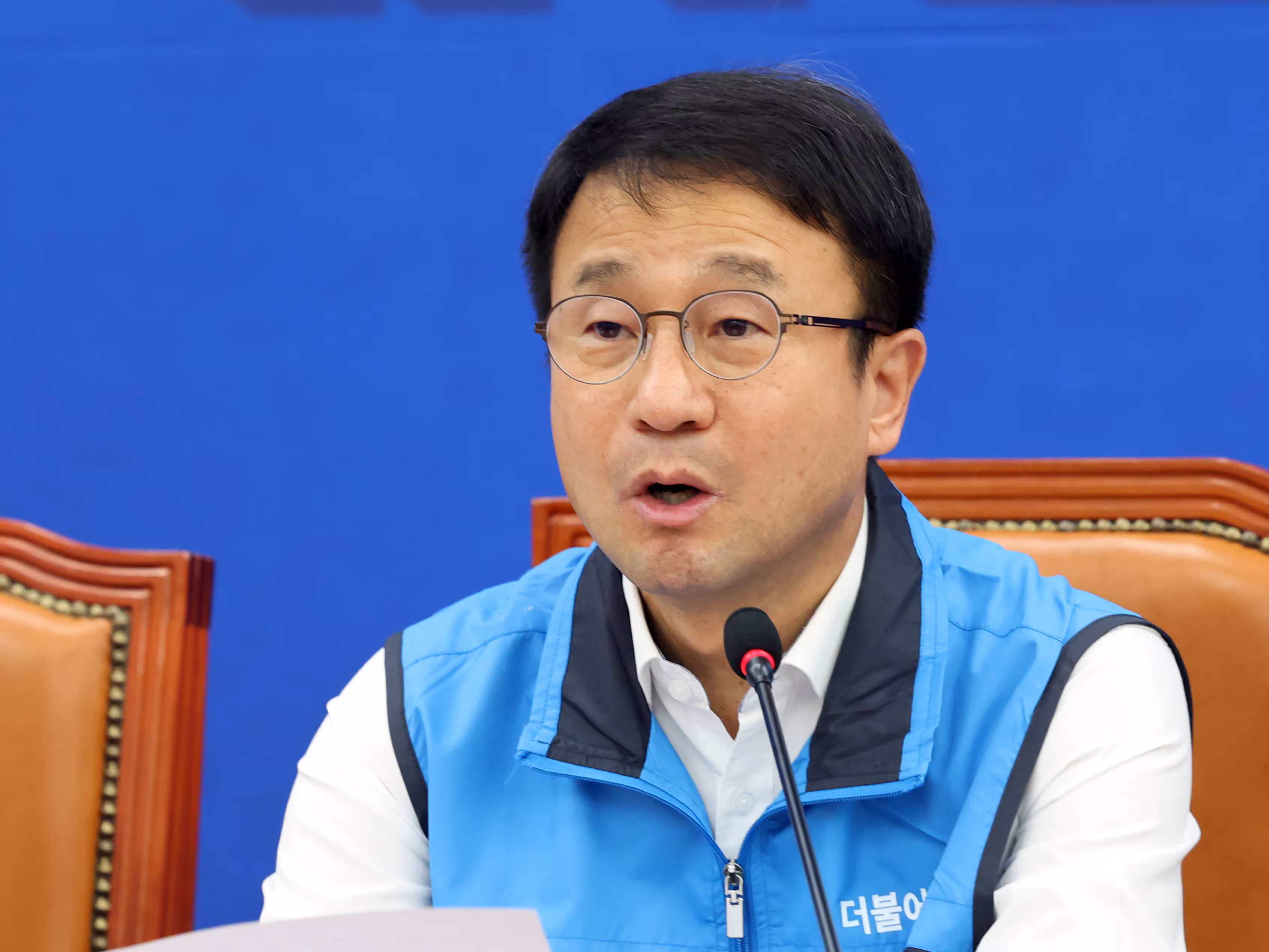 한병도 더불어민주당 원내대표가 2일 오전 서울 여의도 국회에서 열린 원내대책회의에서 모두발언을 하고 있다. /뉴스1