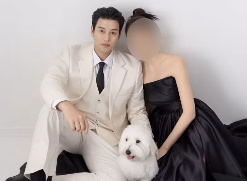 가수 일라이가 공개한 웨딩 화보./일라이 SNS 캡처