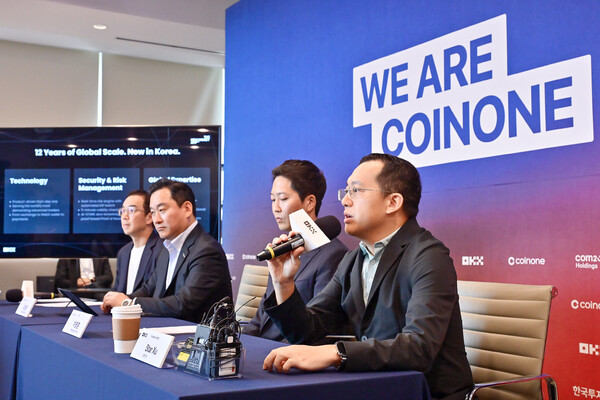 스타 쉬 OKX 최고경영자(CEO)가 4일 서울 여의도 코인원 사옥에서 열린 전략적 지분 투자 관련 공동 기자간담회에서 발언하고 있다. / OKX