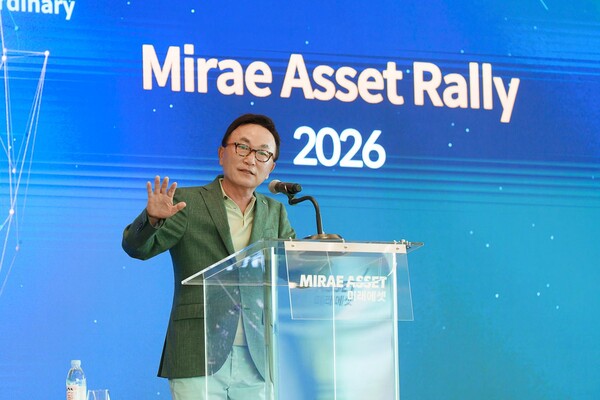 박현주 미래에셋그룹 회장이 1~3일 강원도 SAGEWOOD홍천에서 열린 ‘Mirae Asset Rally 2026’에서 글로벌 ETF 임직원과 비즈니스 현황을 공유하고 있다. /미래에셋자산운용