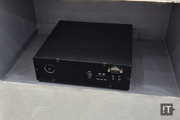 인텔 코어 울트라 7 CPU와 엔비디아 RTX 프로 4000 GPU를 탑재한 조텍 ZBOX 프로 ZP-ZU27B4000 / 권용만 기자