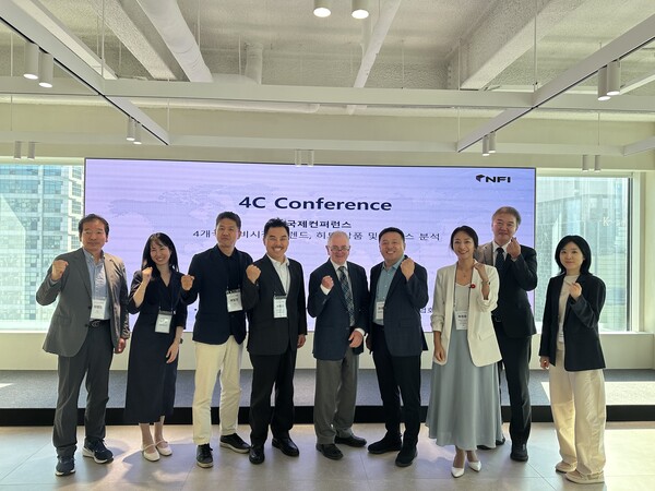 (왼쪽부터) 이영찬 백석대 교수, 홍정화 숙명여대 교수, 배일현 협성대 교수, 서용구 숙명여대 교수, 게리 Manchester Business School 교수, 초수봉 숙명여대 교수, 허정윤California State University, Sacramento 교수, 요시모토 코지 소카대학교 교수, 김지은 네모미래연구소 연구위원(숙명여자대학교 객원교수) / 한국온라인쇼핑협회