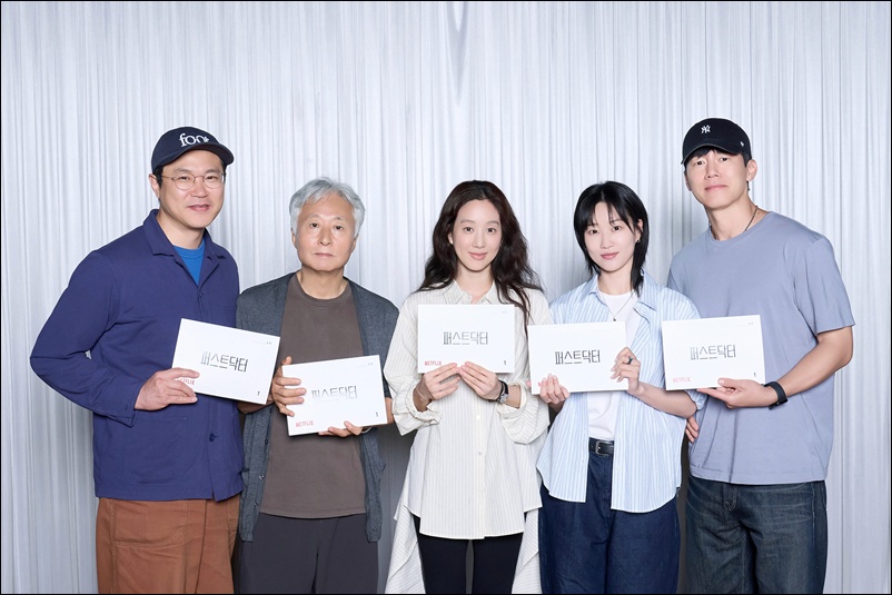 ‘소년심판’ 제작진이 ‘퍼스트 닥터’로 뭉쳐 새로운 이야기를 펼쳐낸다. (왼쪽부터) 백현진·김종수·정려원·하윤경·김무열. / 넷플릭스