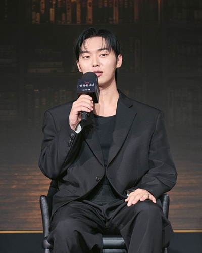 최현욱이 최민식과 연기 호흡을 맞춘 소감을 전했다. / 넷플릭스