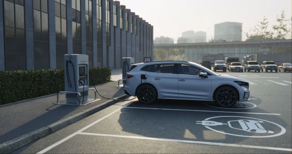 EV 航続距離 引用：シャッターストック