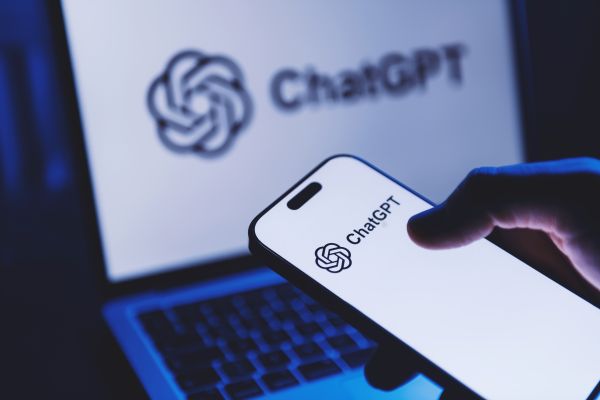 오픈AI가 챗GPT를 코딩 도구와 AI 에이전트를 결합한 슈퍼앱 형태로 개편한다. [사진: 셔터스톡]