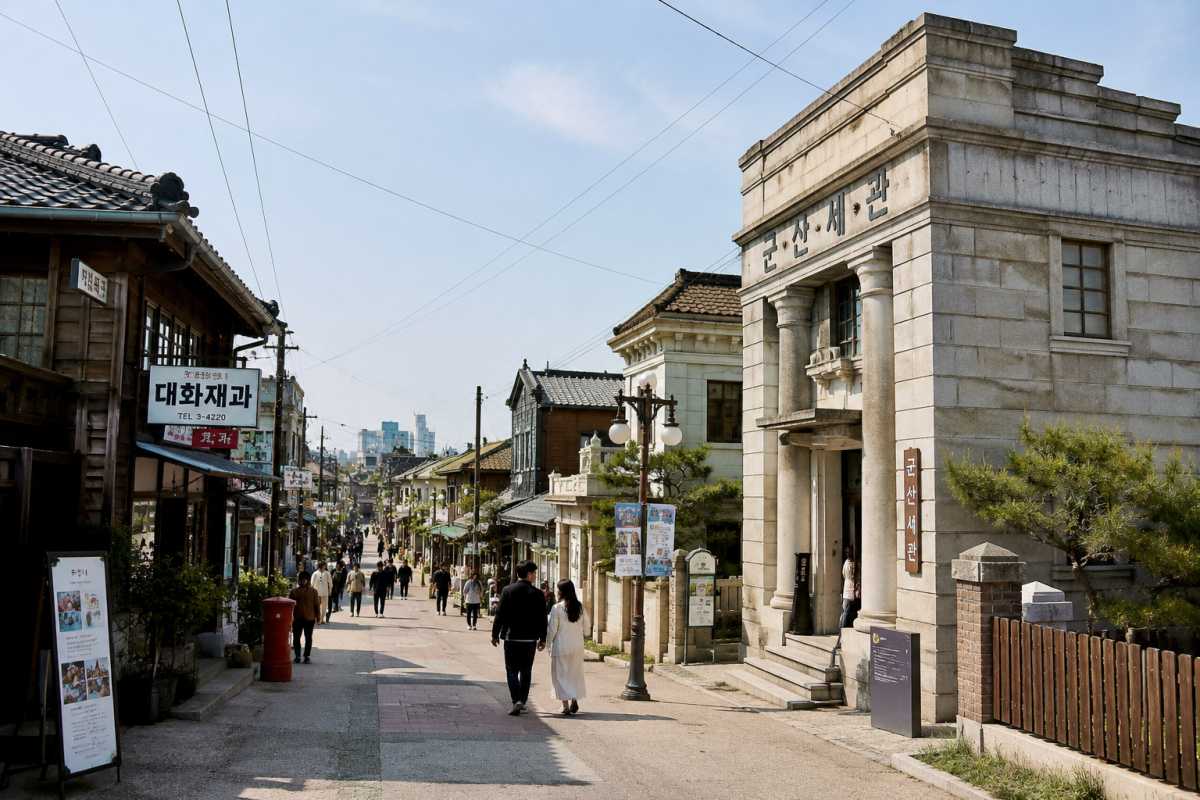 군산 여행 / Designed by Magnific