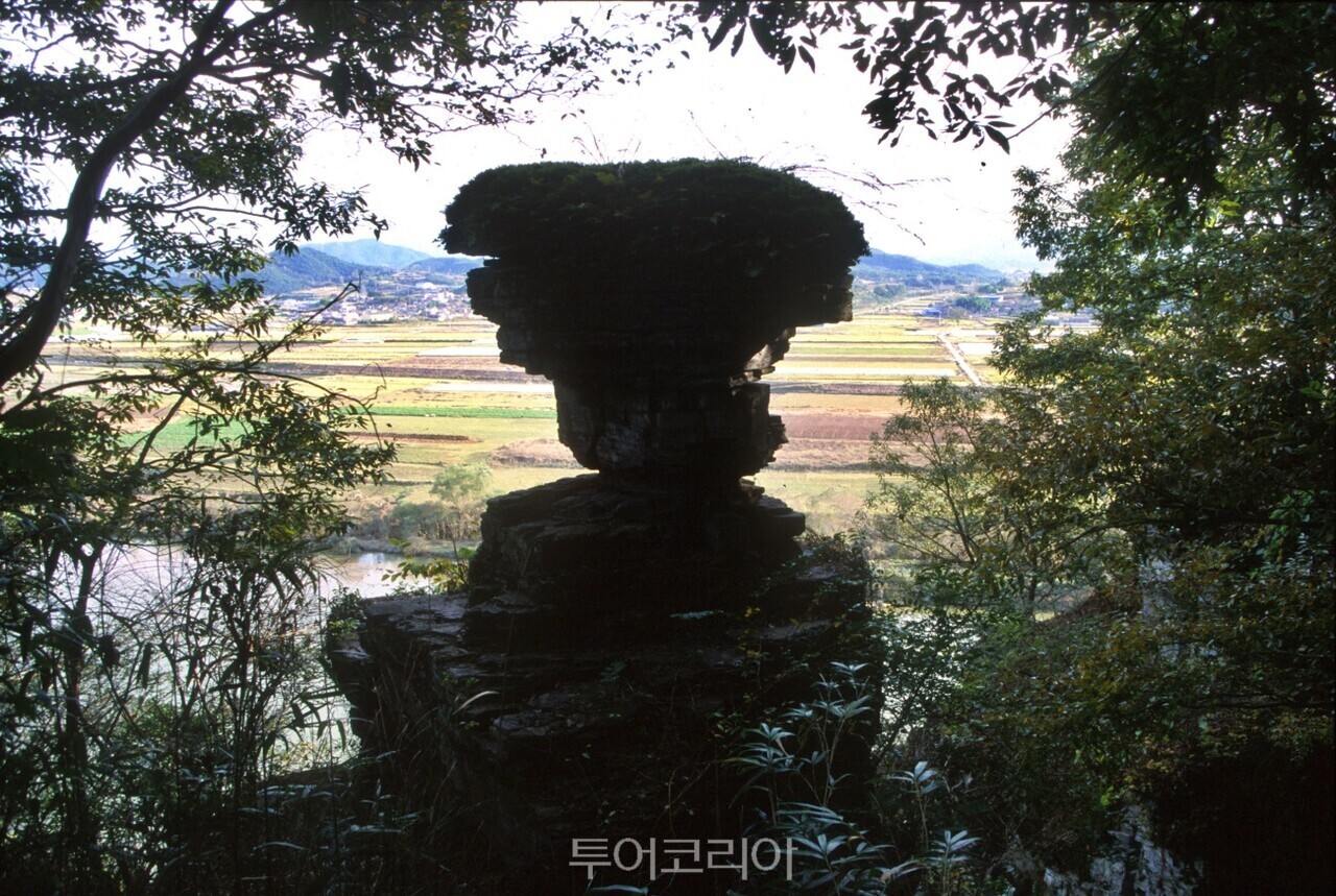 탑바위 충익사 의병탑 / 서잔-의령군