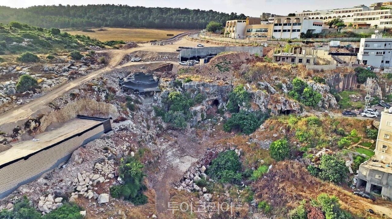 이스라엘 고대유물청과 하이파 대학교의 고대 선사시대동굴 발굴 작업 / 사진 제공-에밀 알라젬, IAA