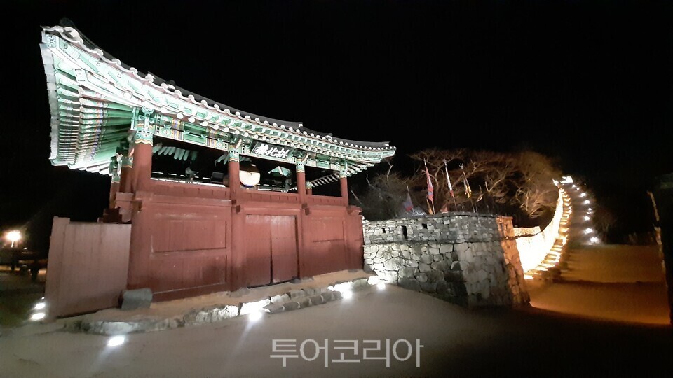 고창읍성 야경  ⓒ투어코리아