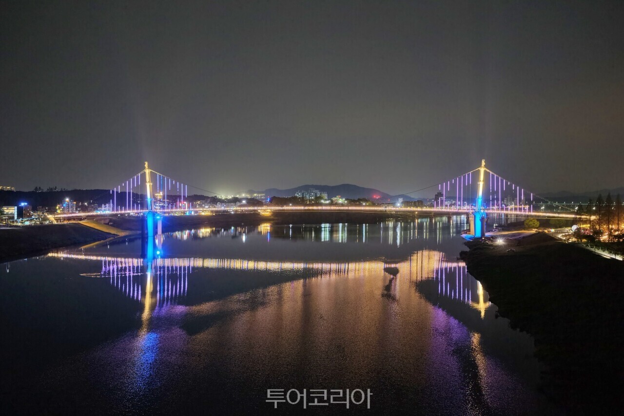 여주 남한강 출렁다리 / 사진-여주시