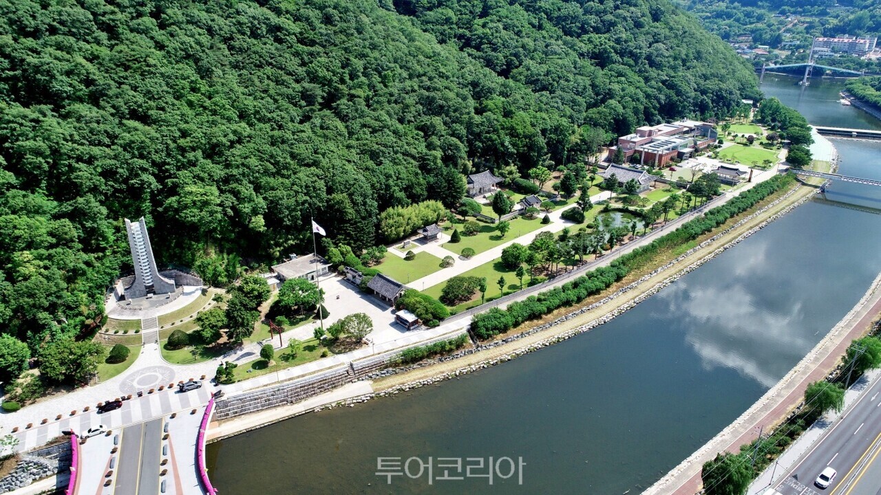 충익사 의병탑 / 서잔-의령군