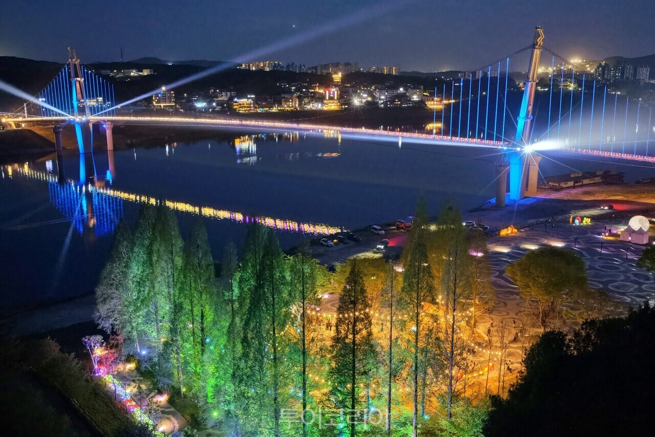 여주 남한강 출렁다리 / 사진-여주시