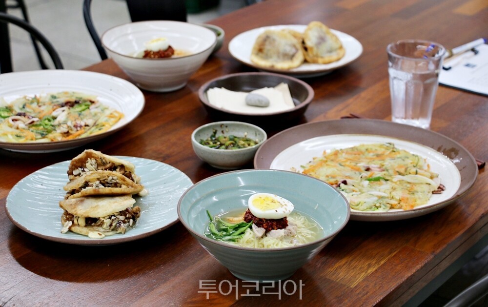 송정 해수욕장 서핑 /사진-에어비앤비