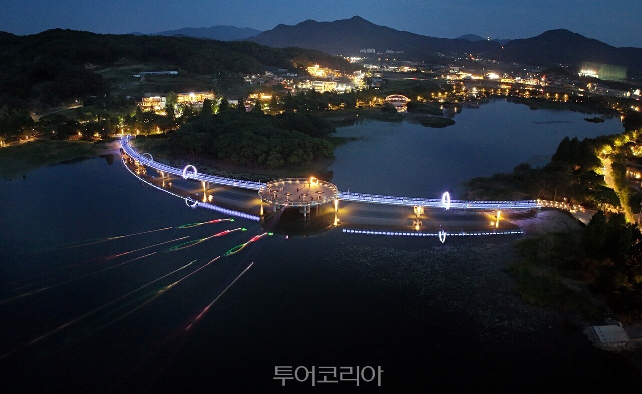 신정호정원 달빛누리교 / 사진-아산시