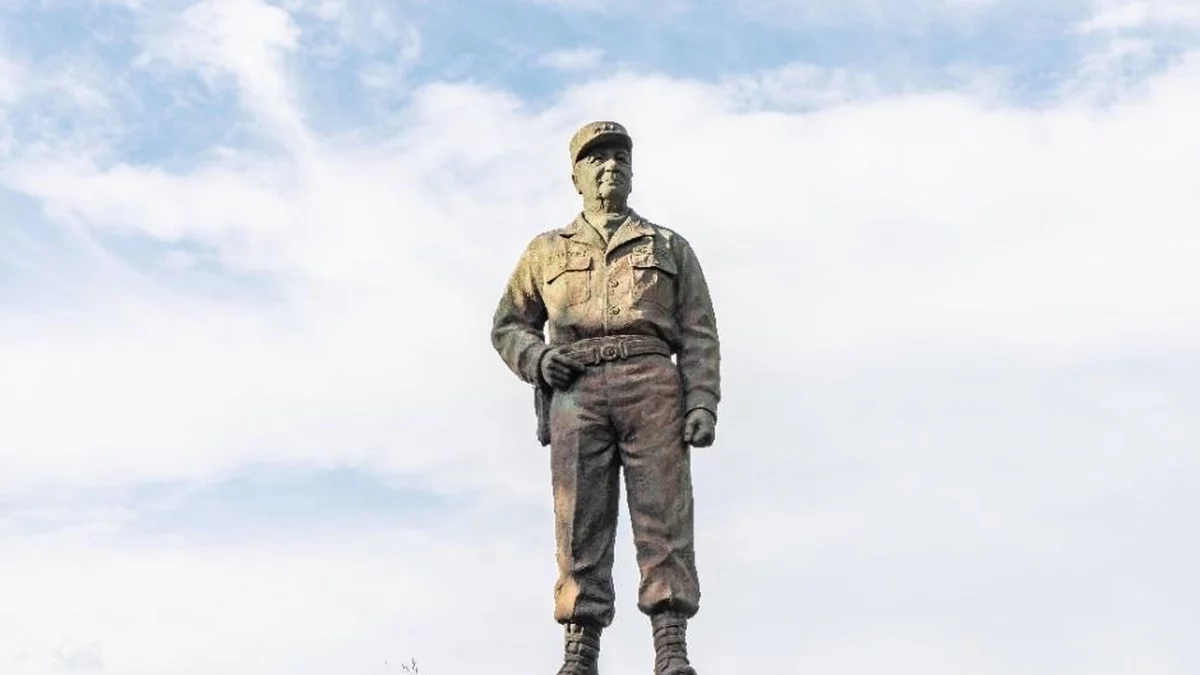 존비코올터장군상