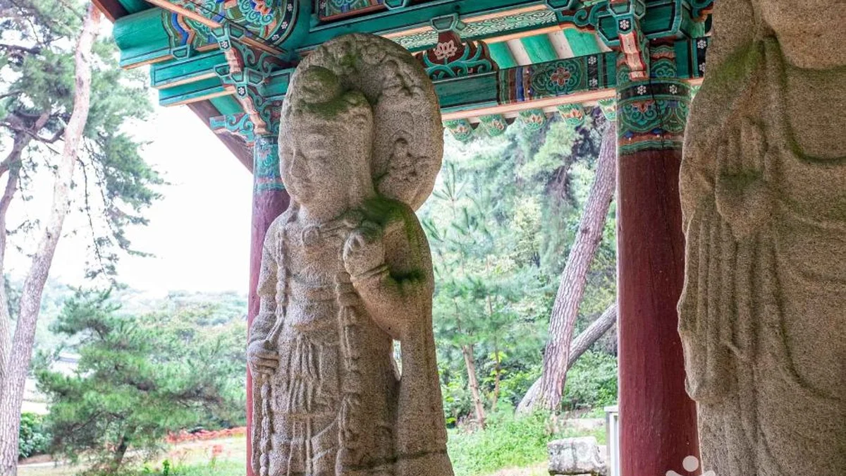 경주 배동 석조여래삼존입상