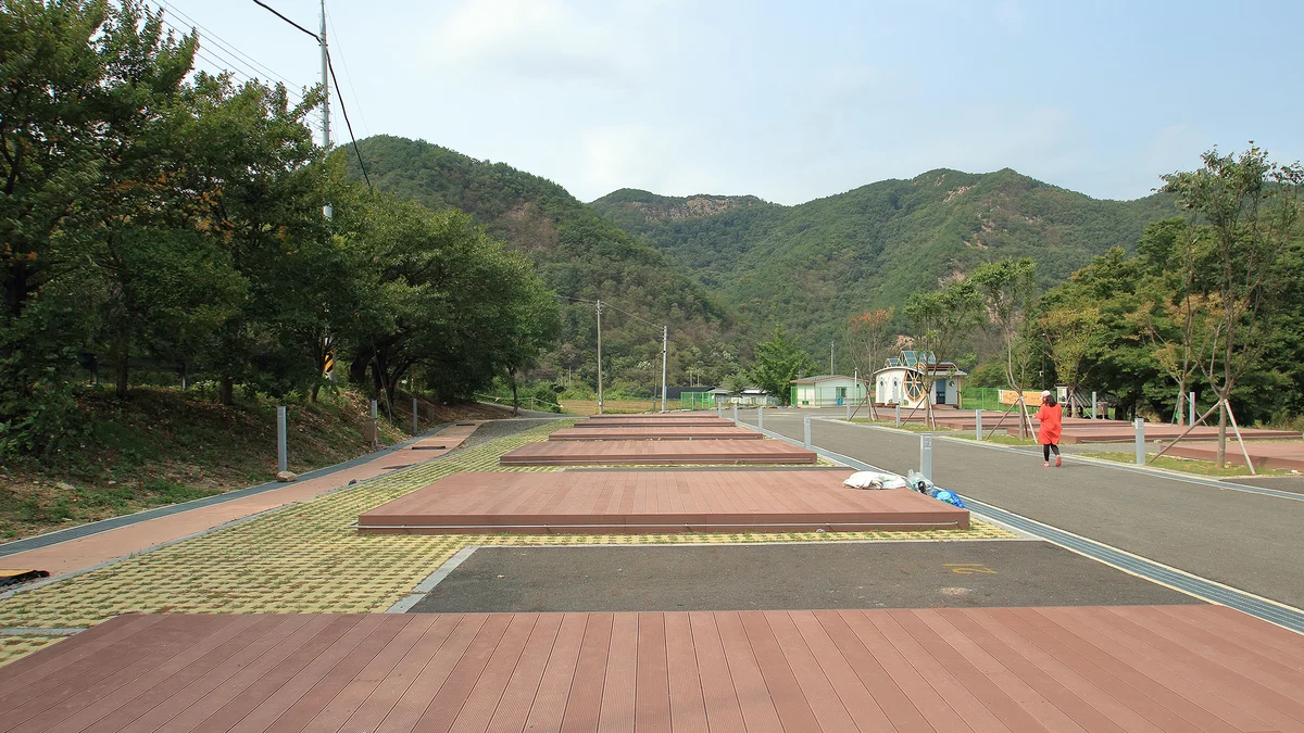 산꽃벚꽃마을 오토캠핑장