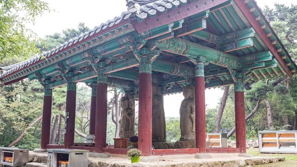 경주 배동 석조여래삼존입상