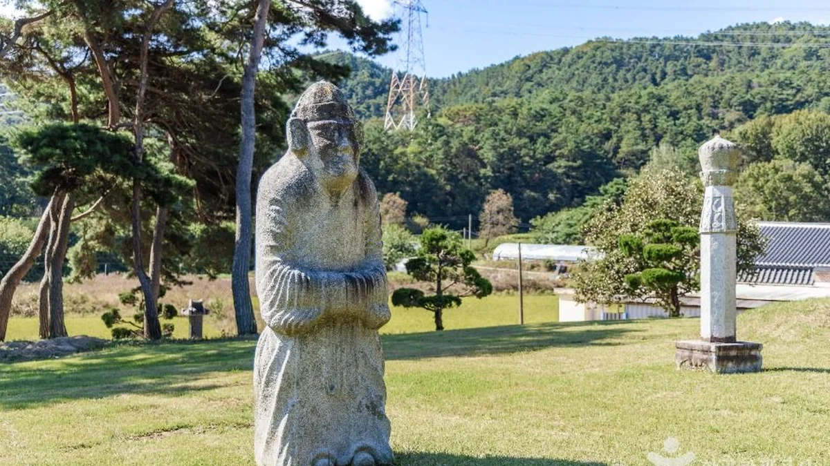 남궁찬묘석상