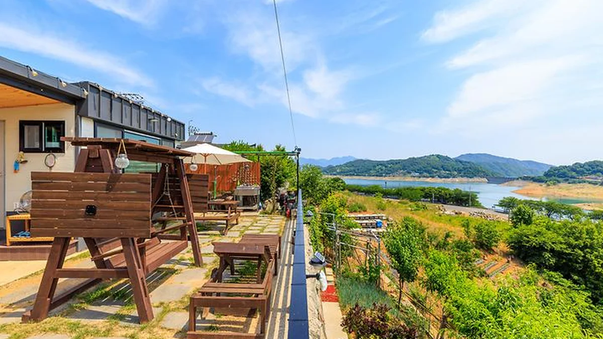 황매산 문워크 카라반 펜션 캠핑