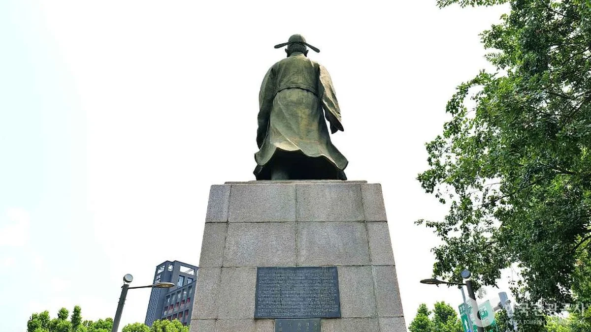 정몽주 동상