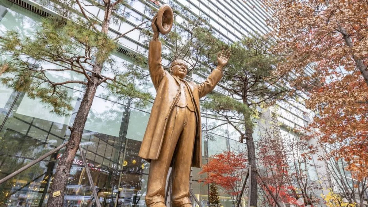 해공신익희선생동상