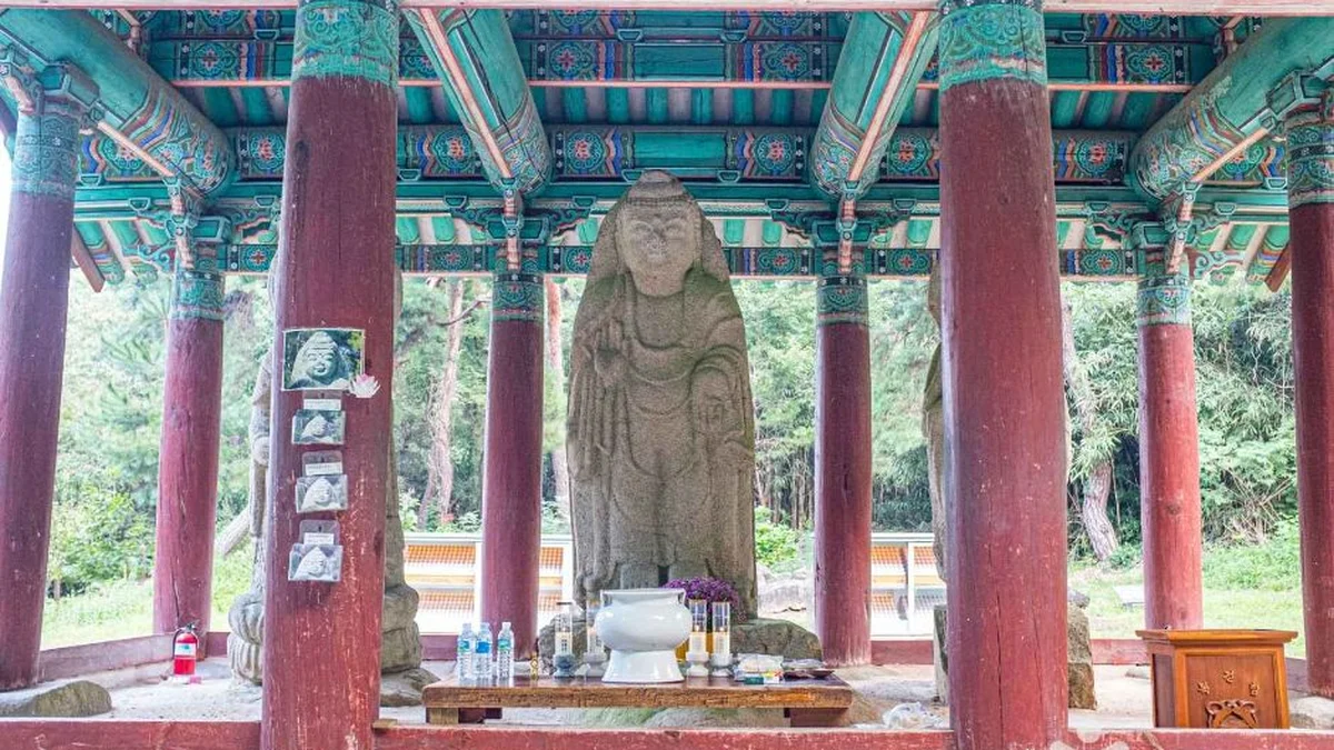 경주 배동 석조여래삼존입상