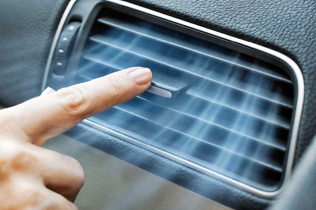 夏の車内が冷えない理由と対策 引用：depositphotos*この画像は記事の内容と一切関係ありません