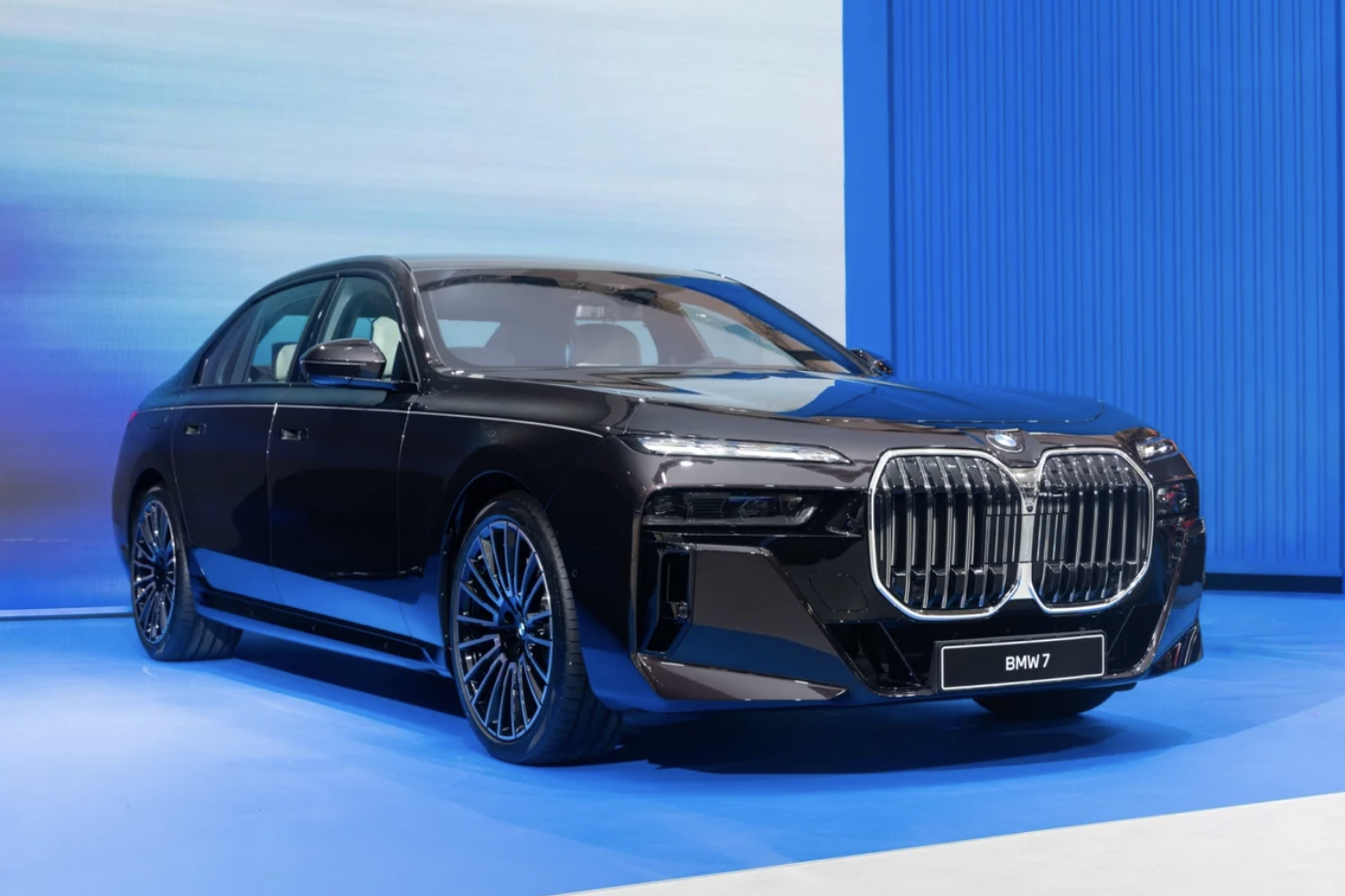 BMW 7시리즈 135대 한정 '루쏘 에디션'공개