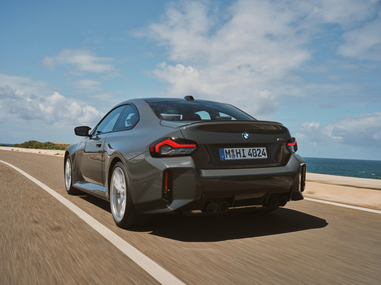 BMW M2의 사륜구동 모델이? M2 xDrive 공개