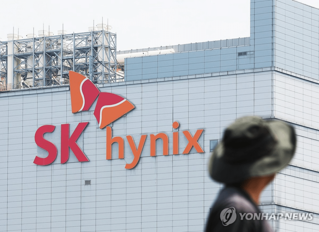 'HBM 더 만들어달라'…최태원, 대만서 젠슨 황·TSMC 수장 잇달아 만났다 3 최태원