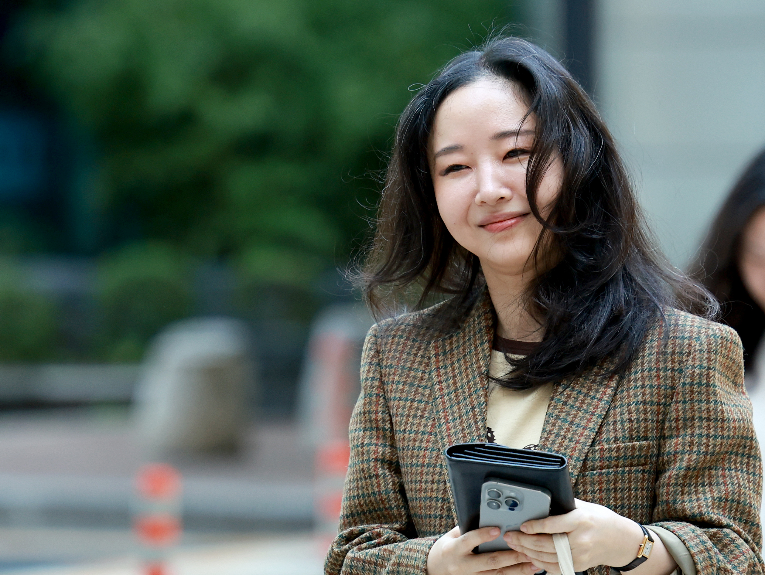 법원 출석한 민희진 전 어도어 대표\n[연합뉴스 자료사진] 민희진 전 어도어 대표가 지난해 9월 11일 서울 서초구 중앙지방법원에서 열린 하이브와의 주식 매매대금 청구 및 주주 간 계약 해지 확인 소송에 증인으로 출석하고 있다. 2025.9.11