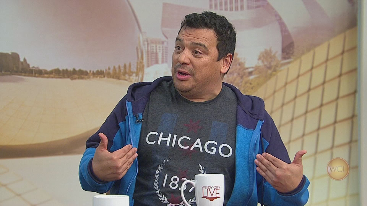 코미디언 카를로스 멘시아(Carlos Mencia) (출처 = ABC7 Chicago)
