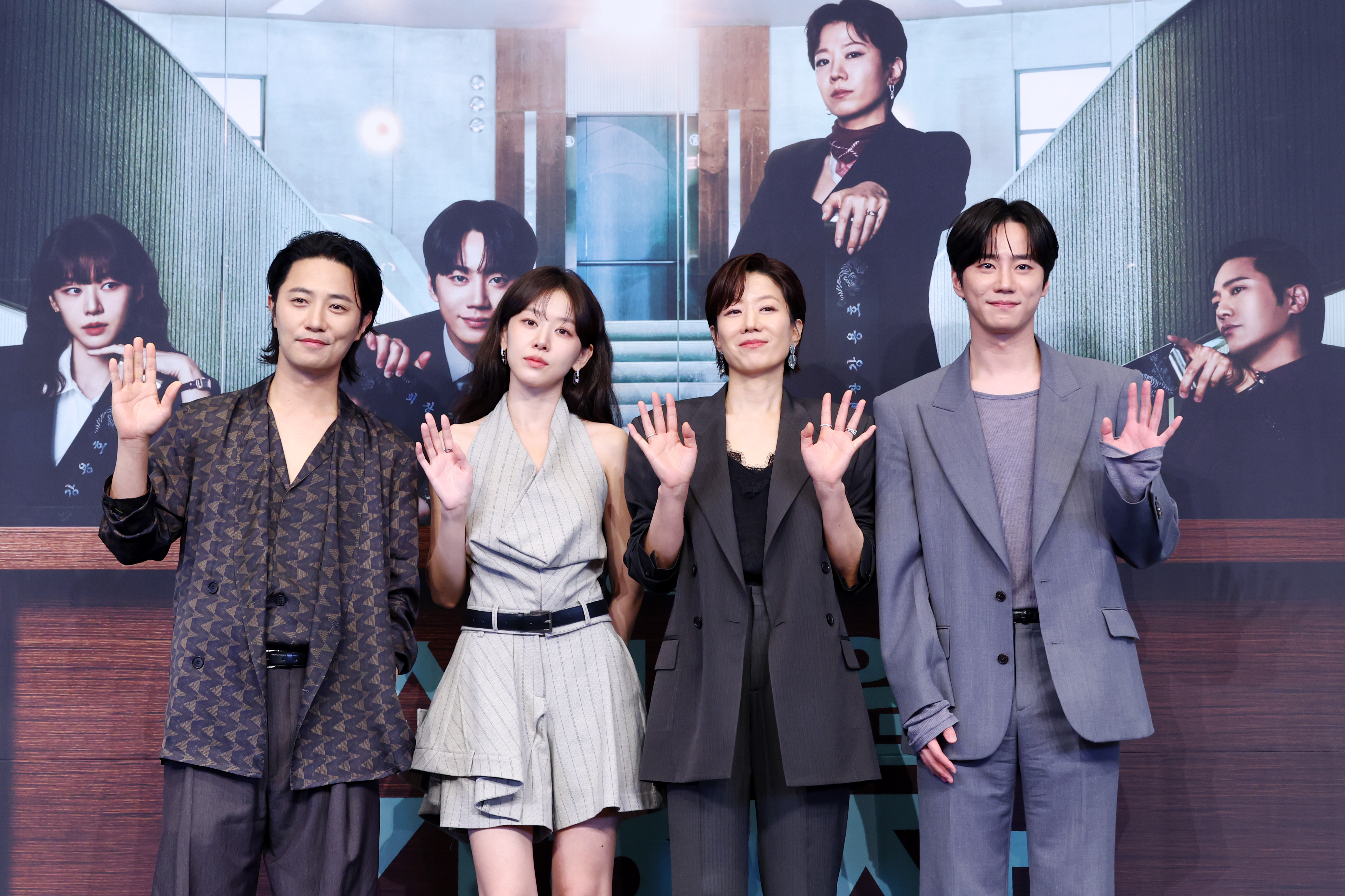 '신입사원 강회장'의 주역들 JTBC 새 토일드라마 '신입사원 강회장' 제작발표회 배우 진구(왼쪽부터), 이주명, 전혜진, 이준영