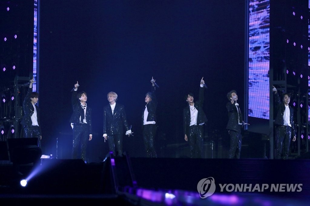 2018년 방탄소년단, 일본 도쿄돔 시작으로 첫 돔투어 돌입 당시 사진