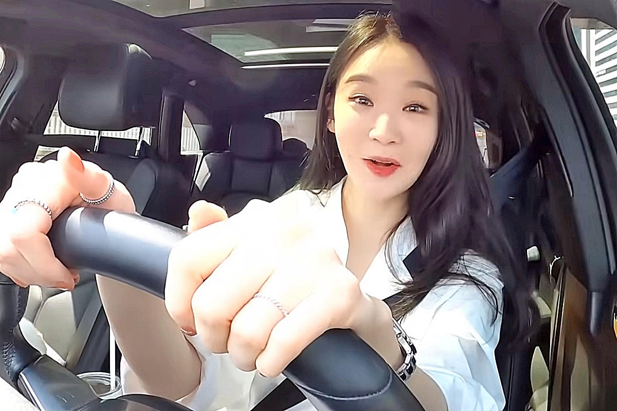 매출만 5억'.. 돈방석 앉은 강민경, 새로 뽑은 억대 수입차 뭐길래?