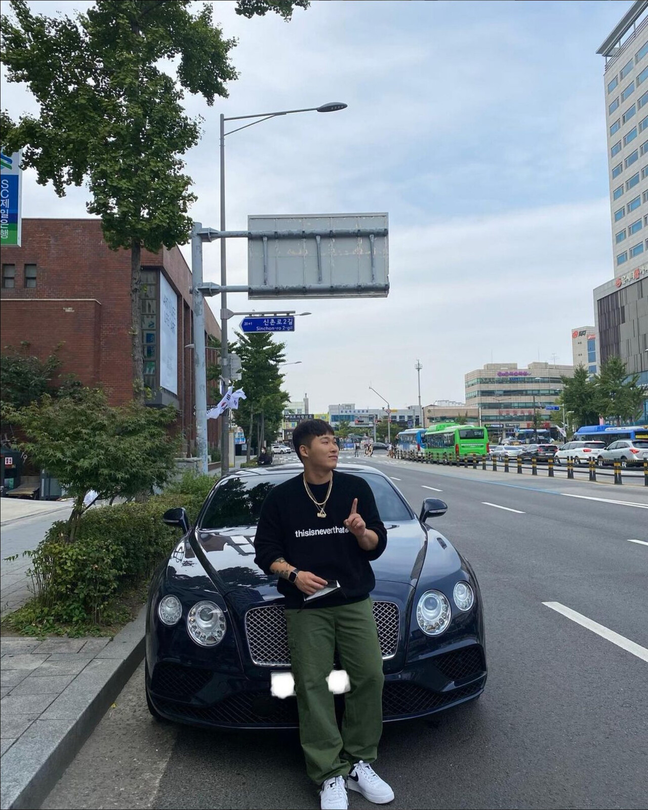 역시 돈이 최고지”...스윙스, 반지하 월세방 탈출 후 뽑은 럭셔리카 가격이? < 인물 < 기획 「기사본문 - 오토트리뷴
