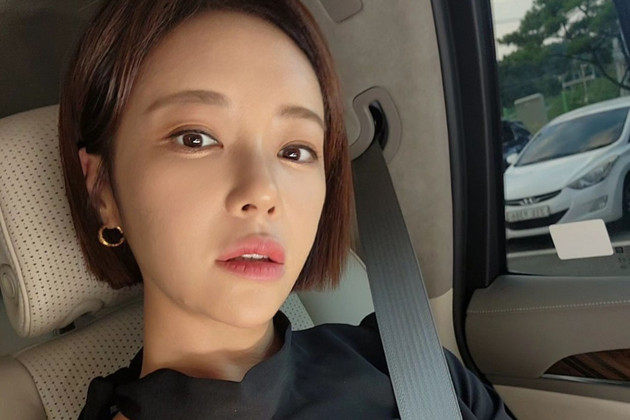 회사 자금 횡령 집행유예 선고” 코인 투자 황정음, 타고 있는 럭셔리 SUV는? < 자동차 이슈 < 이슈와 정보 「기사본문 - 오토버프