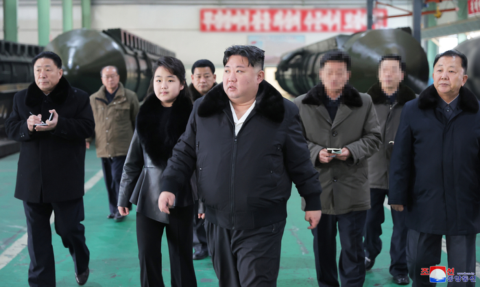 김정은 “대한민국은 우리의 주적…전쟁 피할 생각 전혀 없어” - 매일경제