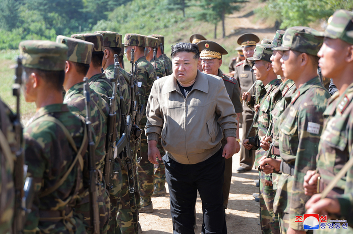 북한 “600㎜ 초대형 방사포 시험사격” - 경향신문