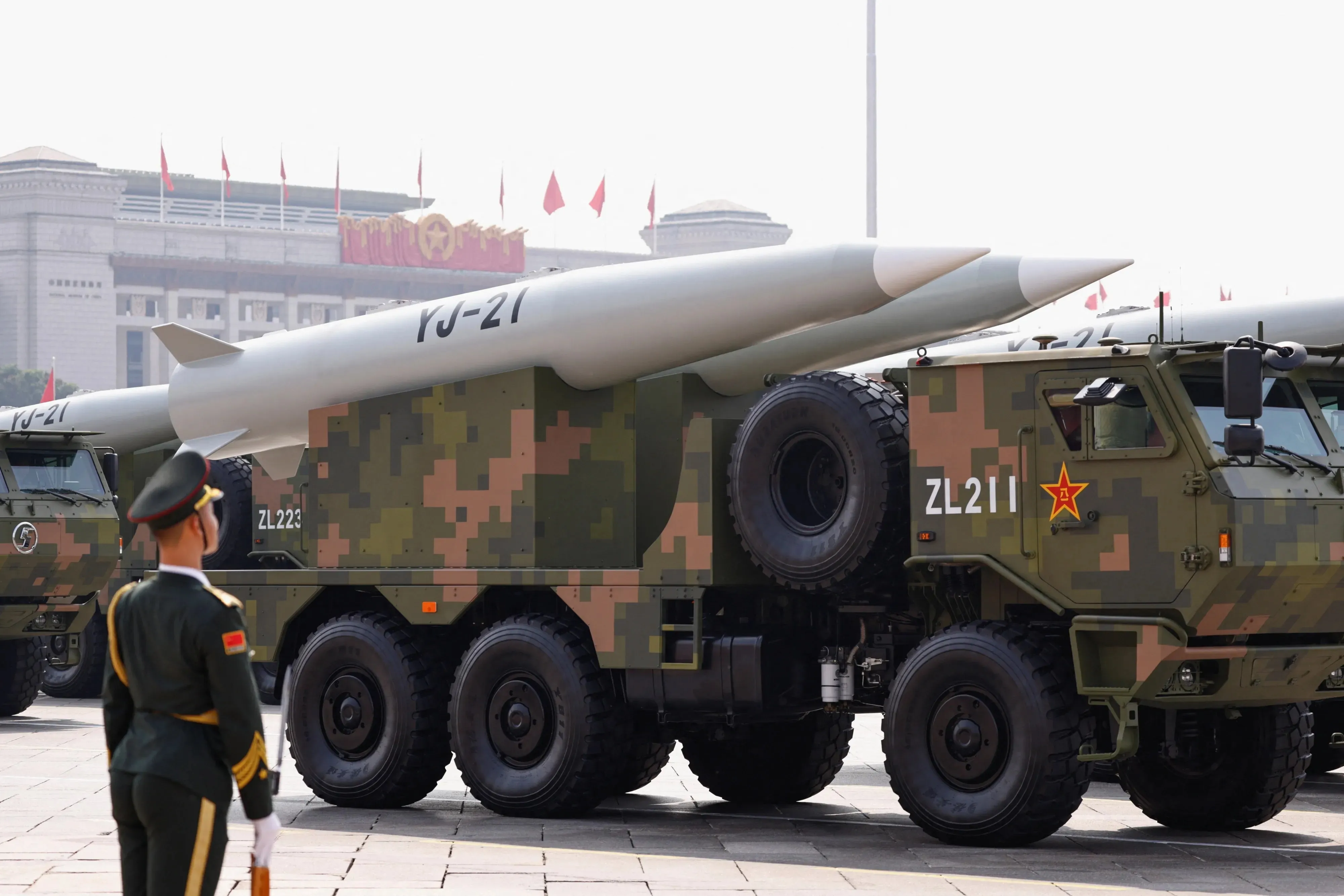 옆으로 걷는 ICBM 발사대?…中, 지그재그 움직이는 미사일 차량 개발